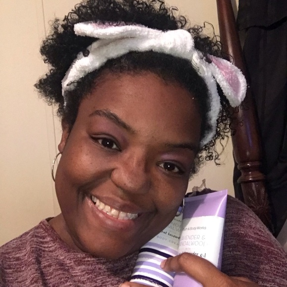 Profile Picture of Llacresha Henderson (@crecan11) on Poshmark