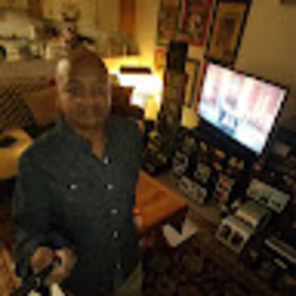 Profile Picture of John Alves (@alvesjohn450) on Poshmark