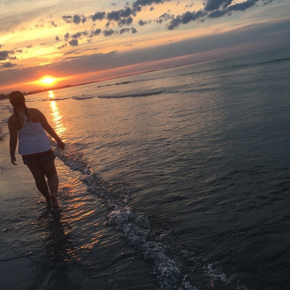 Profile Picture of Lisa Falzone (@lisa101301) on Poshmark