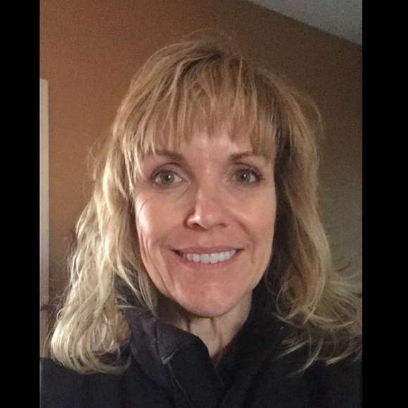 Profile Picture of ! joann Moody (@shaniepie) on Poshmark