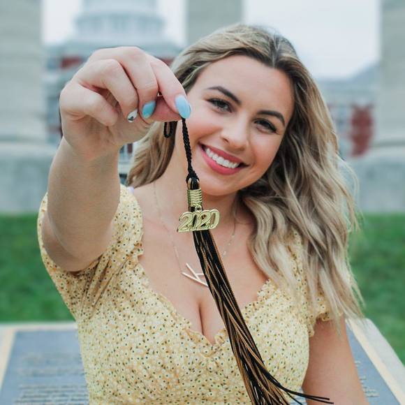 Profile Picture of Kourtney Cicio (@kourtneycicio) on Poshmark