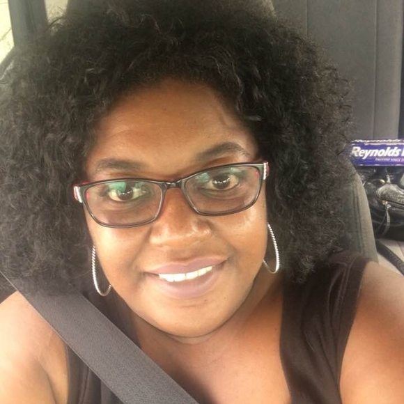 Profile Picture of Chavonne Gerace (@kaygerace) on Poshmark