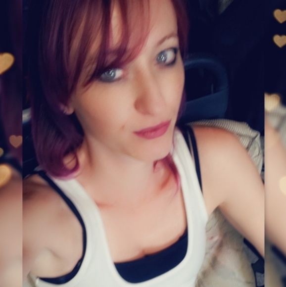 Profile Picture of Heather Tichy (@heathertichy37) on Poshmark