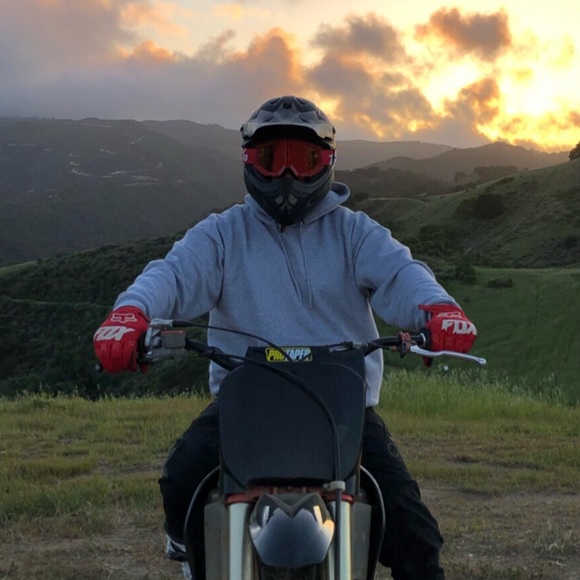 Joel Castellon - Poshmark Profile Picture of Joel Castellon (@sapasawan650) on Poshmark