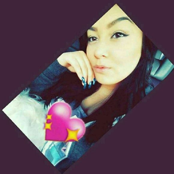 Profile Picture of Ingris Ramos (@mividatrucha) on Poshmark