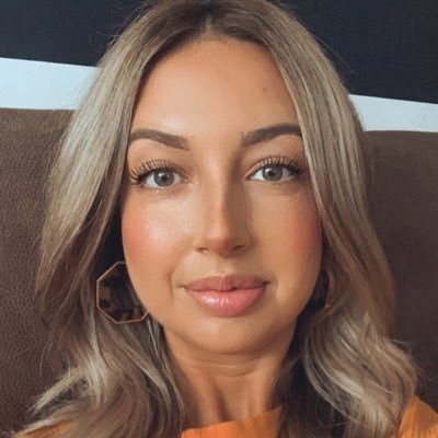 Profile Picture of Julia Cook (@jujubae_94) on Twitter