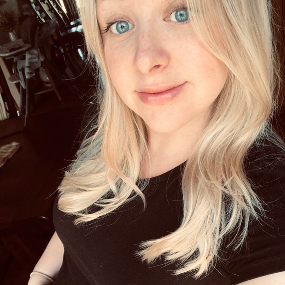 Profile Picture of Aly Mousseau (@alym25) on Poshmark