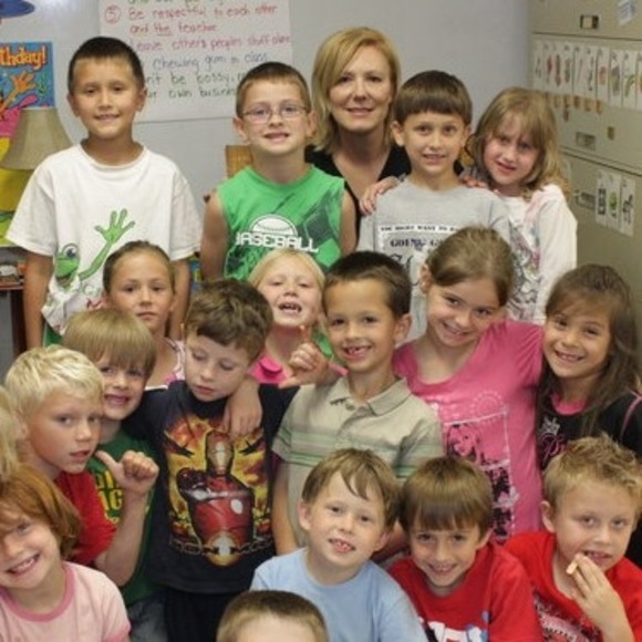 Profile Picture of Lisa Faulkner (@diane_196406) on Poshmark