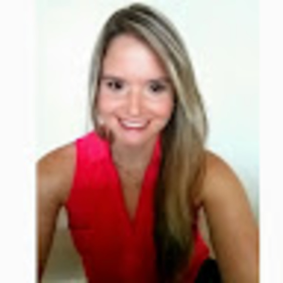 Profile Picture of Diana Hoyos (@dianahoyosb) on Poshmark