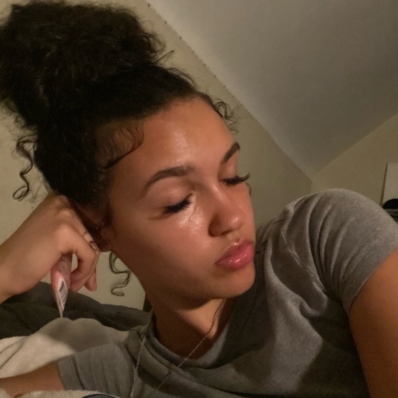 Profile Picture of Isabella Cacalano-jordan (@isabellacacalan) on Poshmark