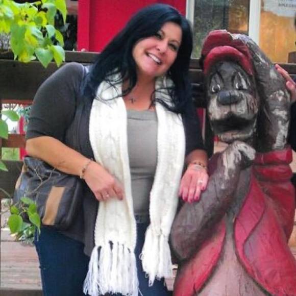 Profile Picture of Lisa Danson-messinese (@lisamessinese) on Poshmark