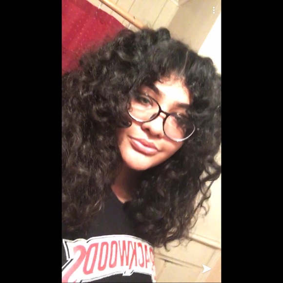 Profile Picture of Johana Lee (@jooheonshunny) on Poshmark