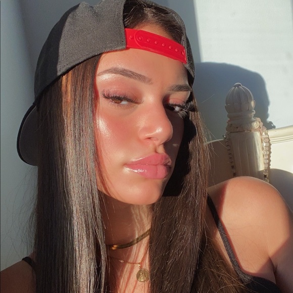 Profile Picture of Victoria Ventrone (@vicventrone) on Poshmark