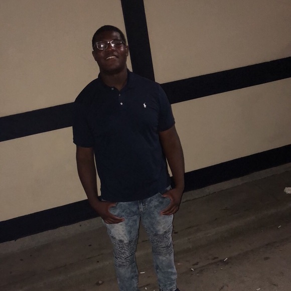 Profile Picture of Jonathan Rogers (@jonathanroge242) on Poshmark