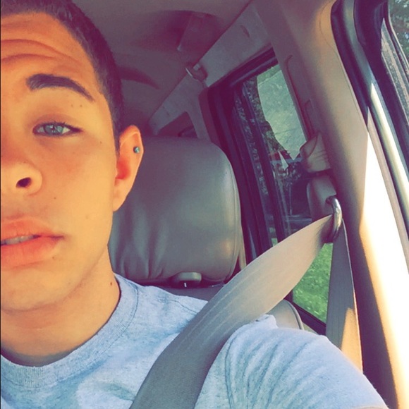 Mikkie Bullard - Poshmark Profile Picture of Mikkie Bullard (@mikkietho1) on Poshmark