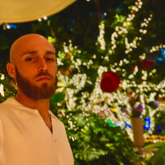 Profile Picture of Ricky Peruso (@rickyelite) on Poshmark