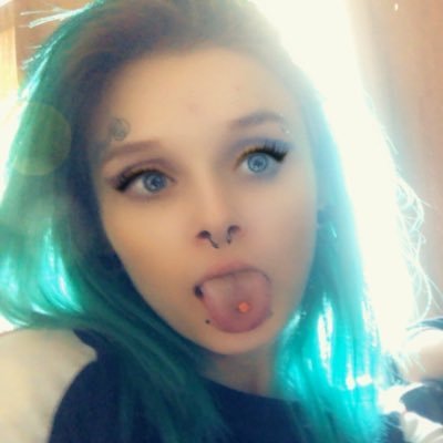 Profile Picture of Shellie Fosteron Twitter