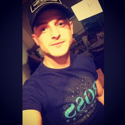 Profile Picture of Evan Wood (@EvanDLWood) on Twitter