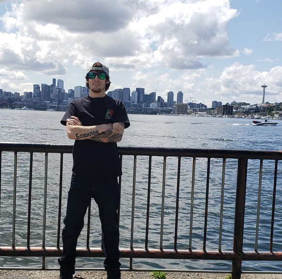 Profile Picture of Erik Bojilov (@eazybee) on Poshmark