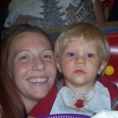 Profile Picture of Lisa Hulsart (@lostpixi47) on Twitter