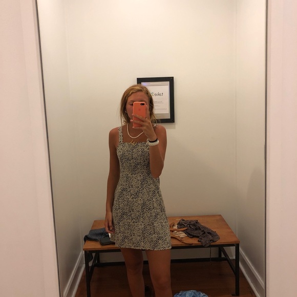 Profile Picture of Ella Generali (@ellageneralii) on Poshmark