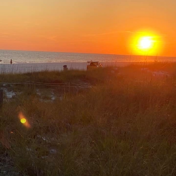 Carlos Peraza - Poshmark Profile Picture of Carlos Peraza (@carlosnoe) on Poshmark