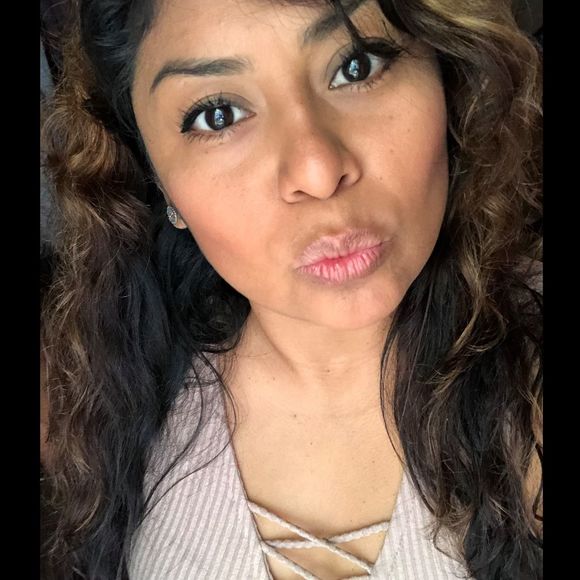 Profile Picture of Anayeli Alvarez (@anayeli_alvarez) on Poshmark