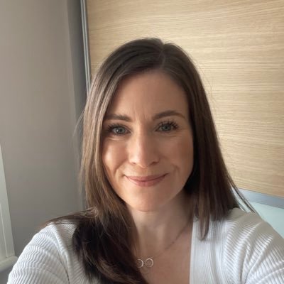 Profile Picture of Vicki (@VickiNew80) on Twitter