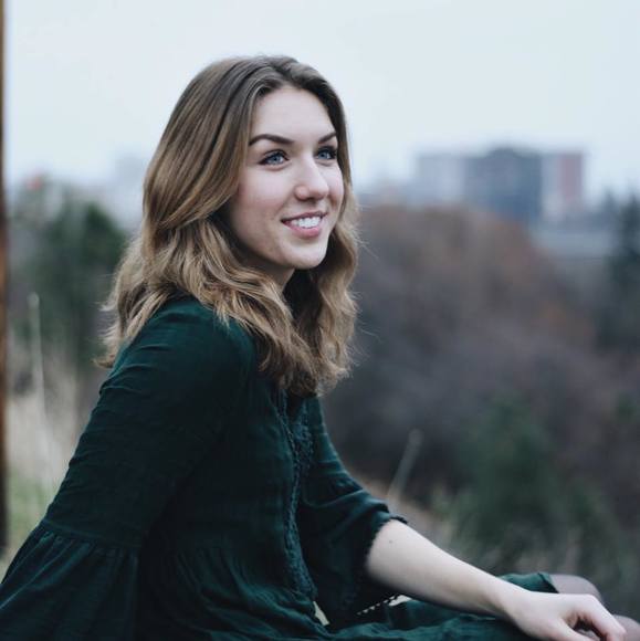 Profile Picture of Emily Pinnow (@emilyannepinn) on Poshmark