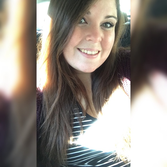 Profile Picture of Taylor Cridge (@tmcridge) on Poshmark