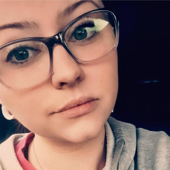 Profile Picture of Amanda Steenbock (@amandakx10) on Poshmark