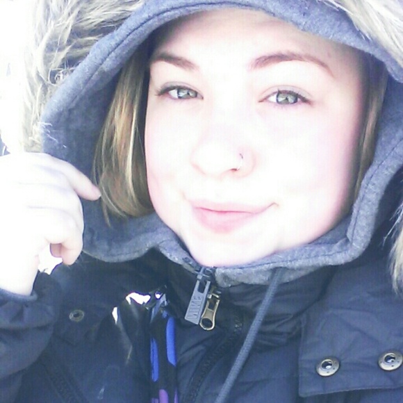 Profile Picture of Shawney Collett (@rose_blossom24) on Poshmark