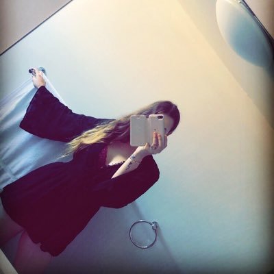 Profile Picture of AmberBurrows_jbl (@bamberlee81) on Twitter