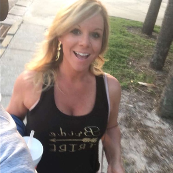 Profile Picture of Mandy Perkins (@mandyperkins423) on Poshmark