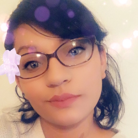 Profile Picture of Crystal Okelley (@crystalokelley) on Poshmark