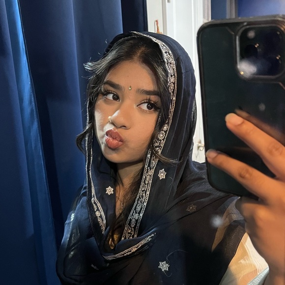 Profile Picture of Raisa Fahreen (@rfahreen) on Poshmark