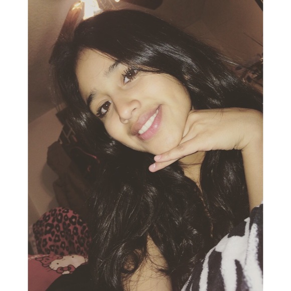 Profile Picture of Jacqueline Serna (@sernaaajackiee) on Poshmark