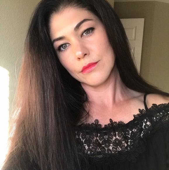 Marina Ducoing - Poshmark Profile Picture of Marina Ducoing (@mnegina) on Poshmark