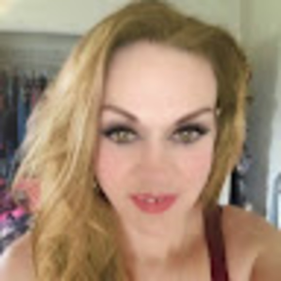 Profile Picture of Dawn Campbell (@dawnc3337) on Poshmark