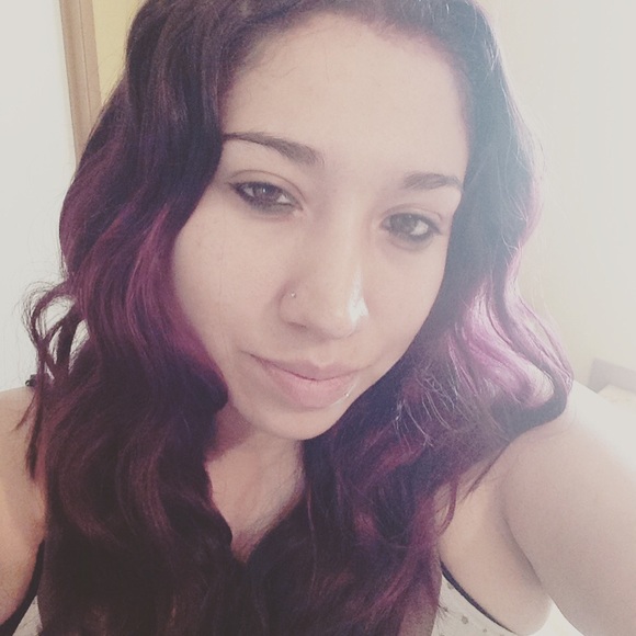 Profile Picture of Samantha Echternach (@sammie0421) on Poshmark