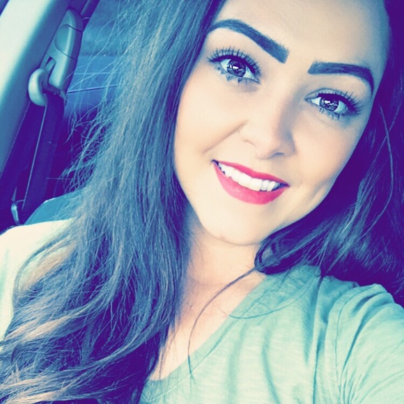 Profile Picture of Skye Hayworth (@heatherskye94) on Poshmark