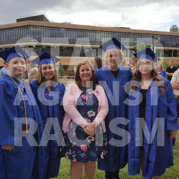 Profile Picture of Kiaya Roberts (@kiayarob98) on Poshmark