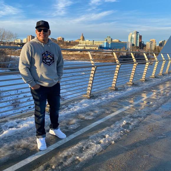 Profile Picture of Suede Omeasoo (@suedeomeasoo91) on Poshmark