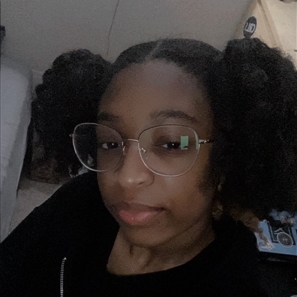 Profile Picture of Jasmine Castle (@jasmine_71_) on Poshmark