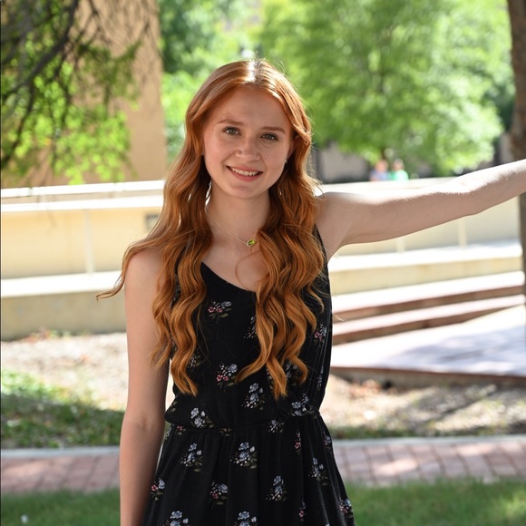 Profile Picture of Natasha Bogacz (@natasha_bogacz) on Poshmark