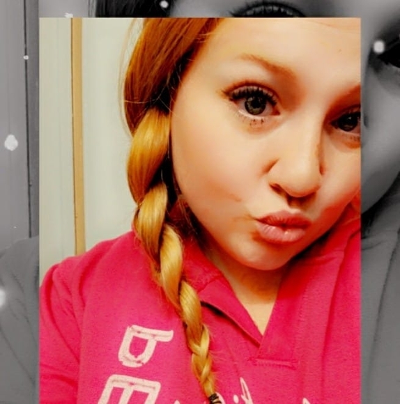 Profile Picture of Cassidy Mcgrath (@cassidynadriyan) on Poshmark