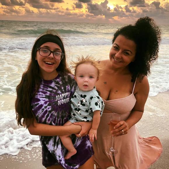 Profile Picture of Janelle Benkarmel (@janellybean999) on Poshmark