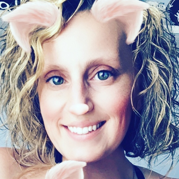 Profile Picture of Amy Laage (@blissfulmrs) on Poshmark