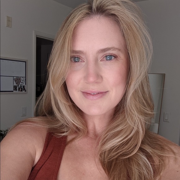 Profile Picture of Carly Lundgren (@carly_lundgren) on Poshmark