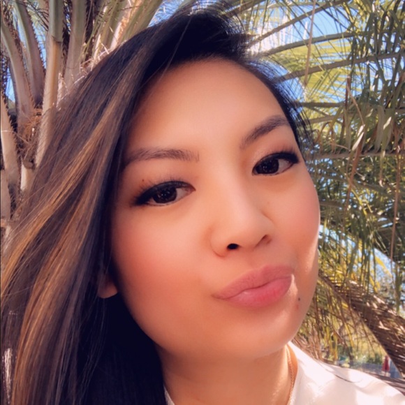 Profile Picture of Lillian Wang (@lillynectar) on Poshmark